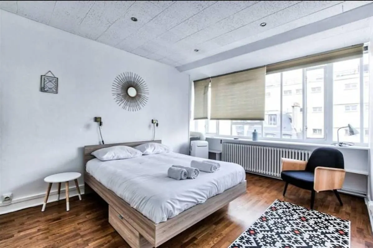 Nest Near Department Stores - 6p * Paris